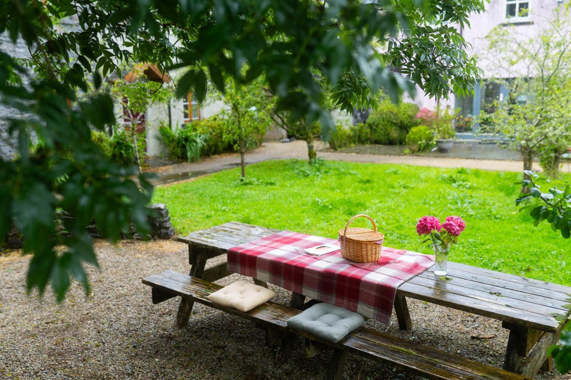Burren Court Lodge Ballyvaughan Εξωτερικό φωτογραφία
